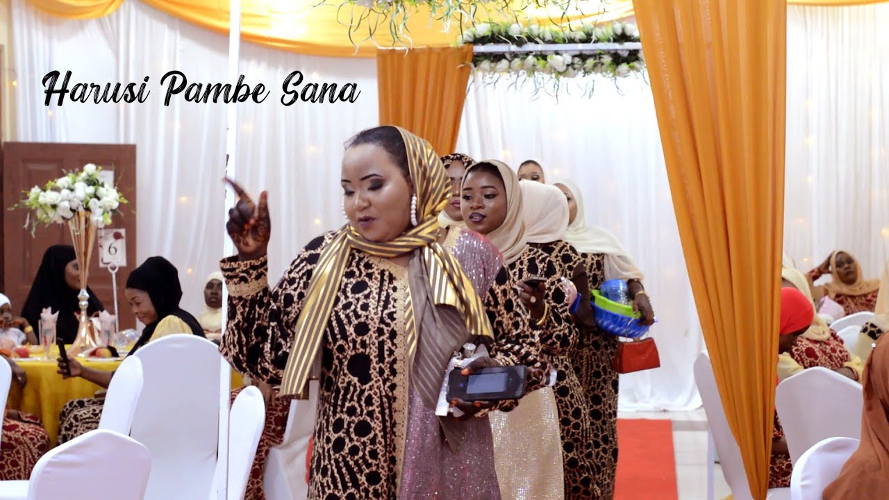 TAZAMA WAPENDANAO WANAVOINGIA HOLINI KWA STYLE YA KIPEKEE WAPENDEZA MASHALLAH WAALIKWA WOTE HOIII