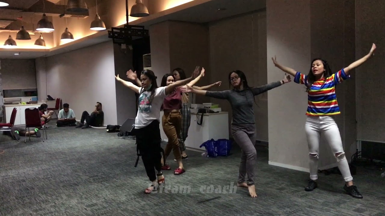 Byoode "bunga-bunga cinta" Dance practice
