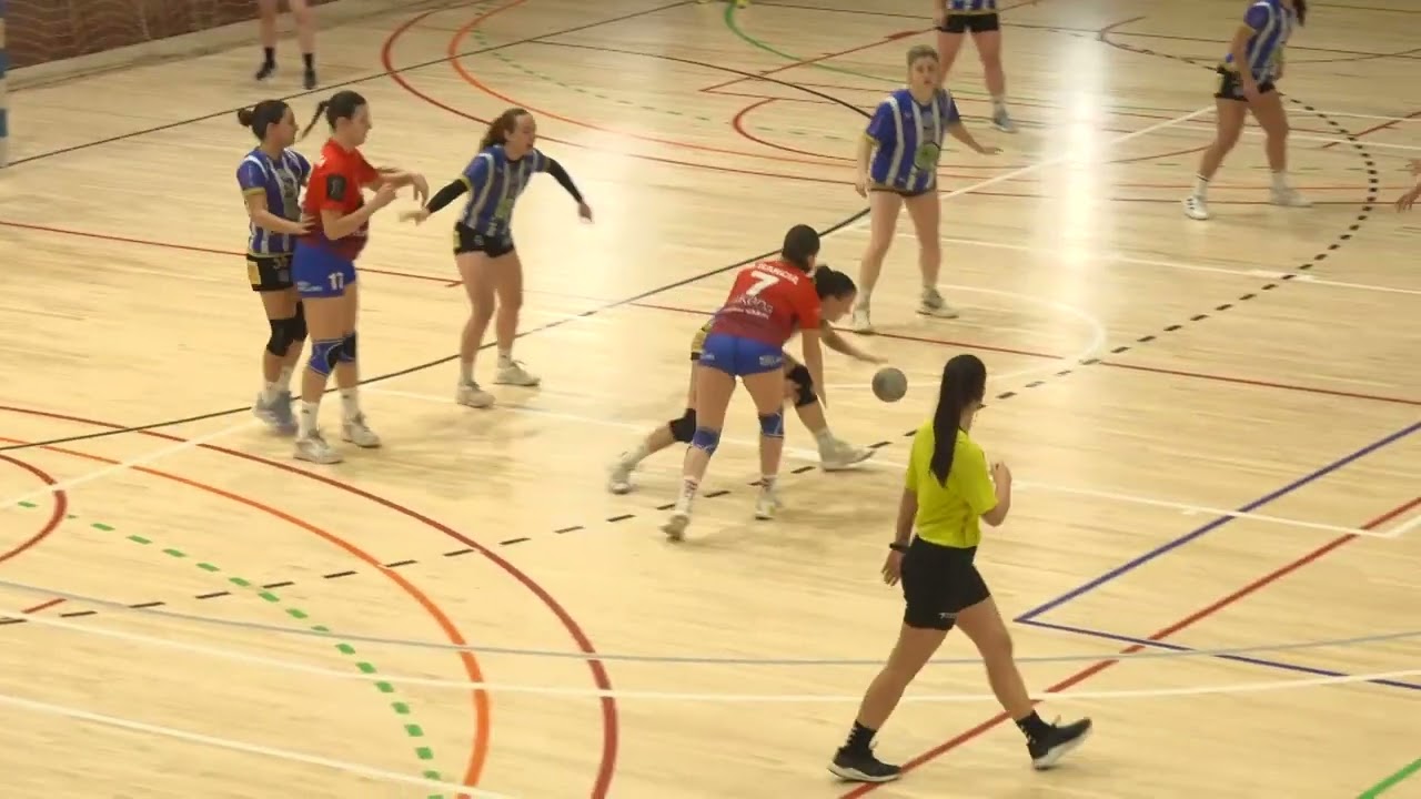 El femení de l'Handbol Banyoles arranca la fase de permanència amb un empat contra el Garbí
