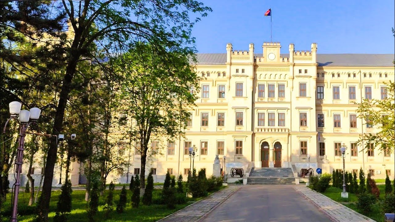 Iasi, A Sunday Amble in the Copou Neighborhood