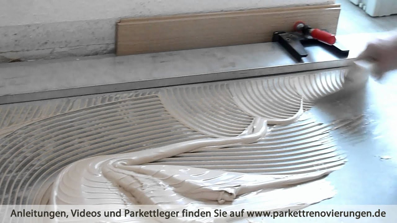 Anleitung Parkettkleber auftragen und verteilen