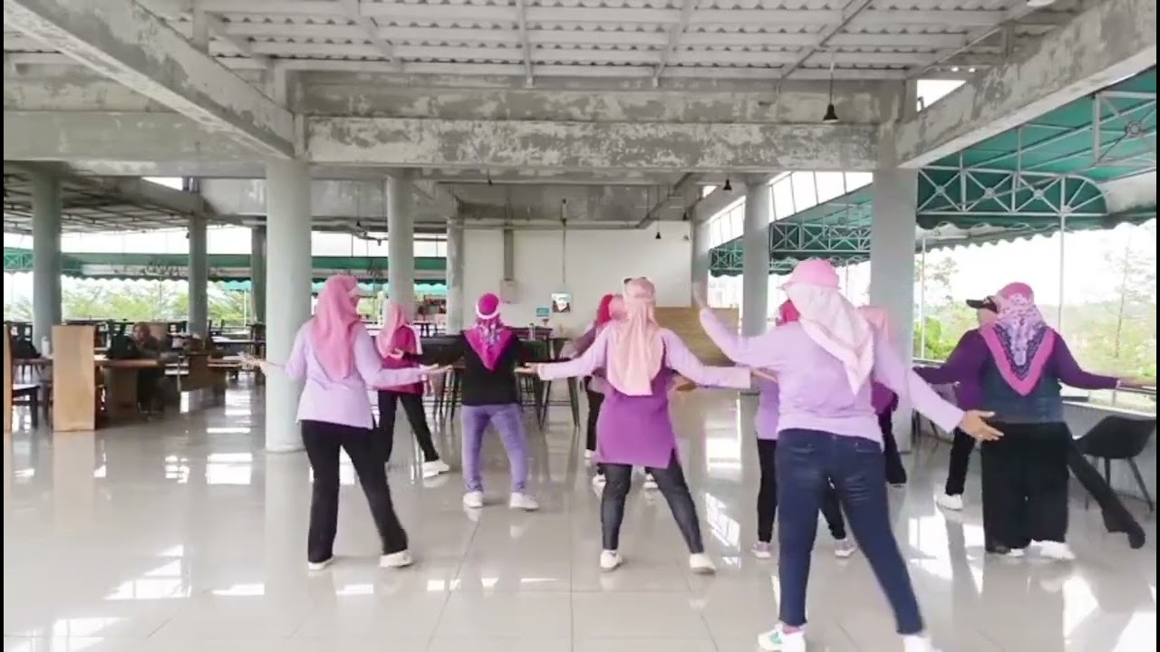Spontan uhuy..alahh alahh linedance choreo Ajeng S demo by New tugu dance purwokerto 