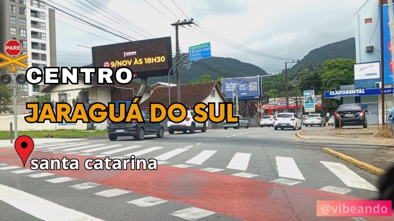 Centro de Jaraguá do Sul bem movimentado.