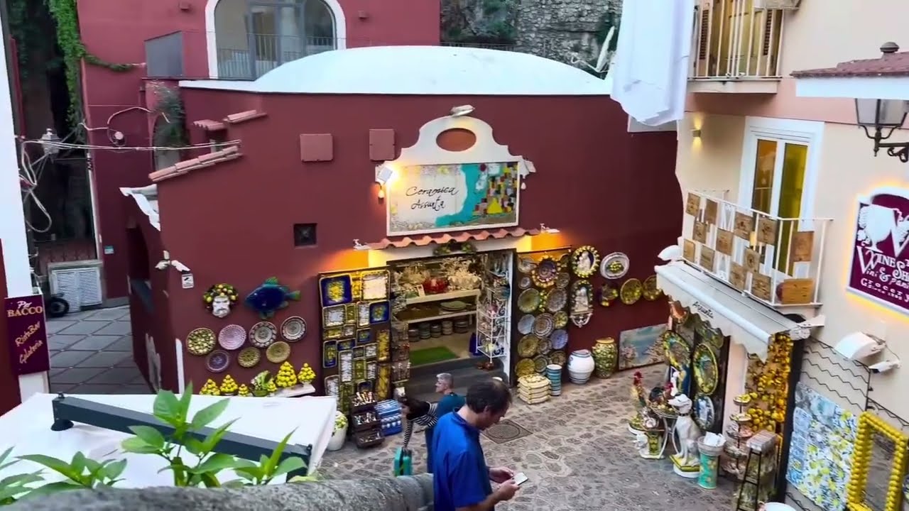 ‏فيروزيات الصباح من بوسيتانو عاصمه الجمال في ساحل امالفي بإيطاليا مع قهوة ☕☕☕☕ الصباح