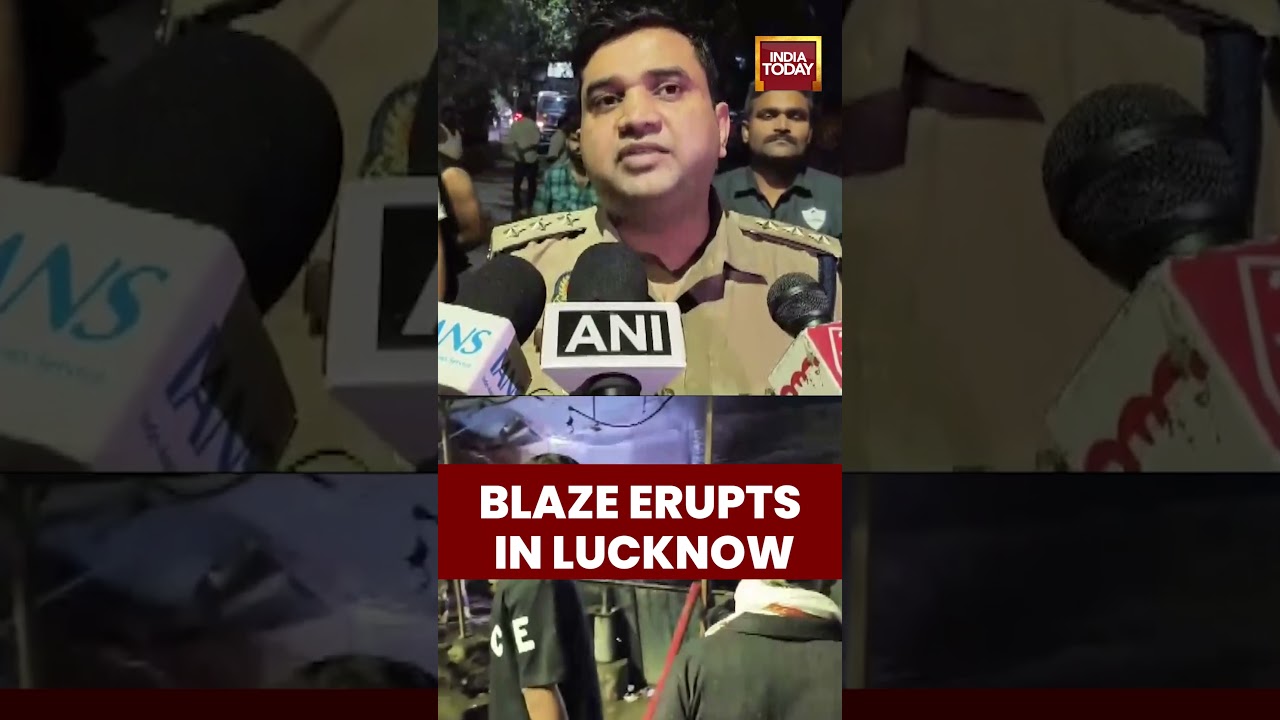 Blaze Erupts In Lucknow Vegetable Market, Firefighters Rush To Spot #lucknow #firenews #uttarpradesh