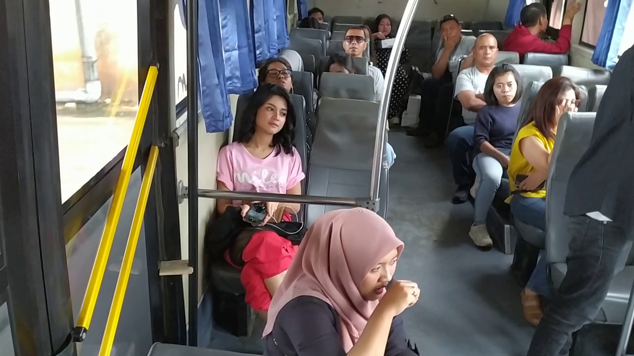 Vanesha dan Omara - Akrab Berdua di Bus Trans Jakarta