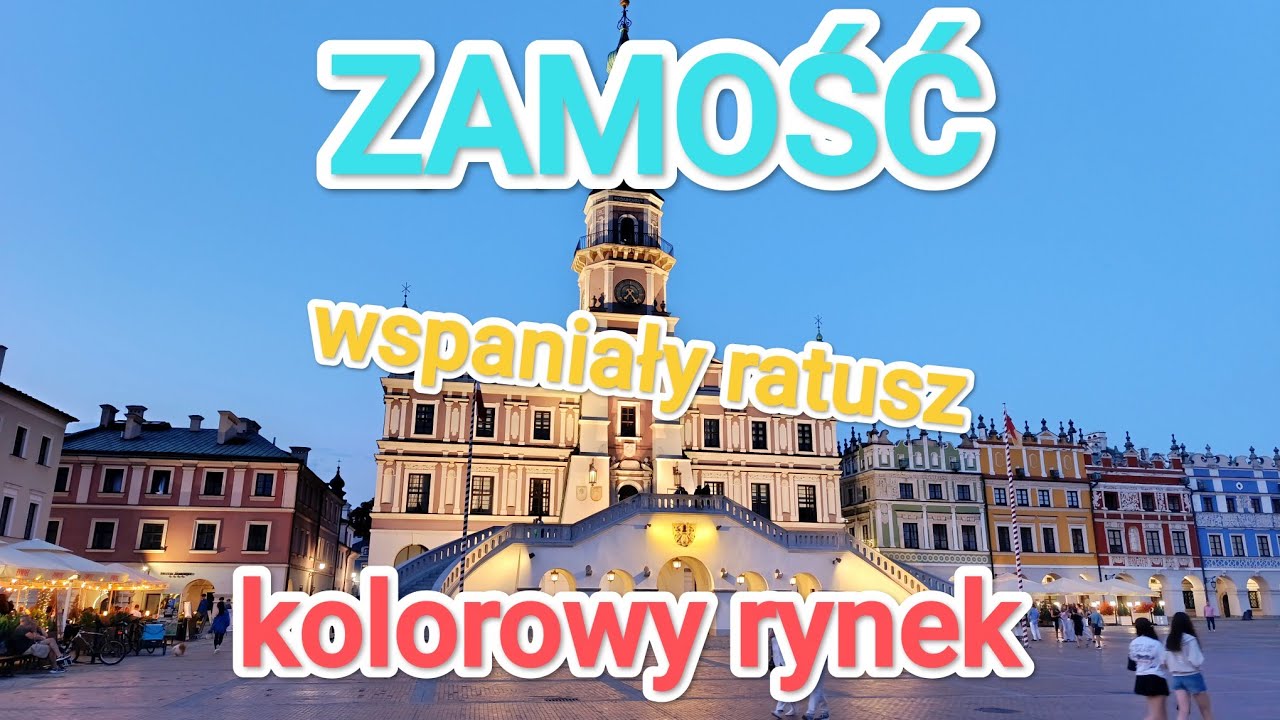 Zamość , kolorowy rynek , imponujący ratusz pięknie oświetlony .