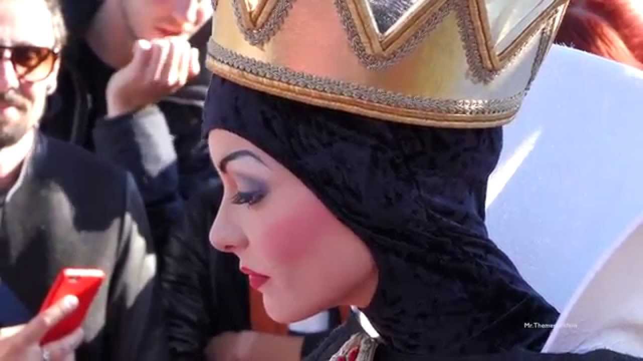 Evil Queen Halloween at Disneyland Paris 2015. :)