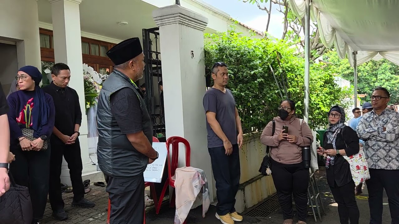 Suasana Rumah Duka Lucky Widja, Vokalis Element