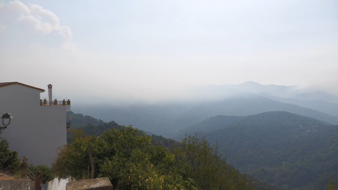 Un nuevo incendio en Sierra Bermeja obliga a desalojar más pueblos