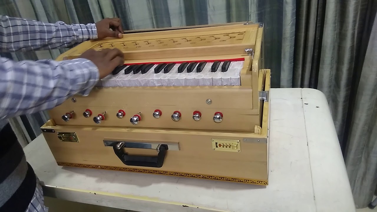 Folding 3 reed 9 stop harmonium, right to left coupler system