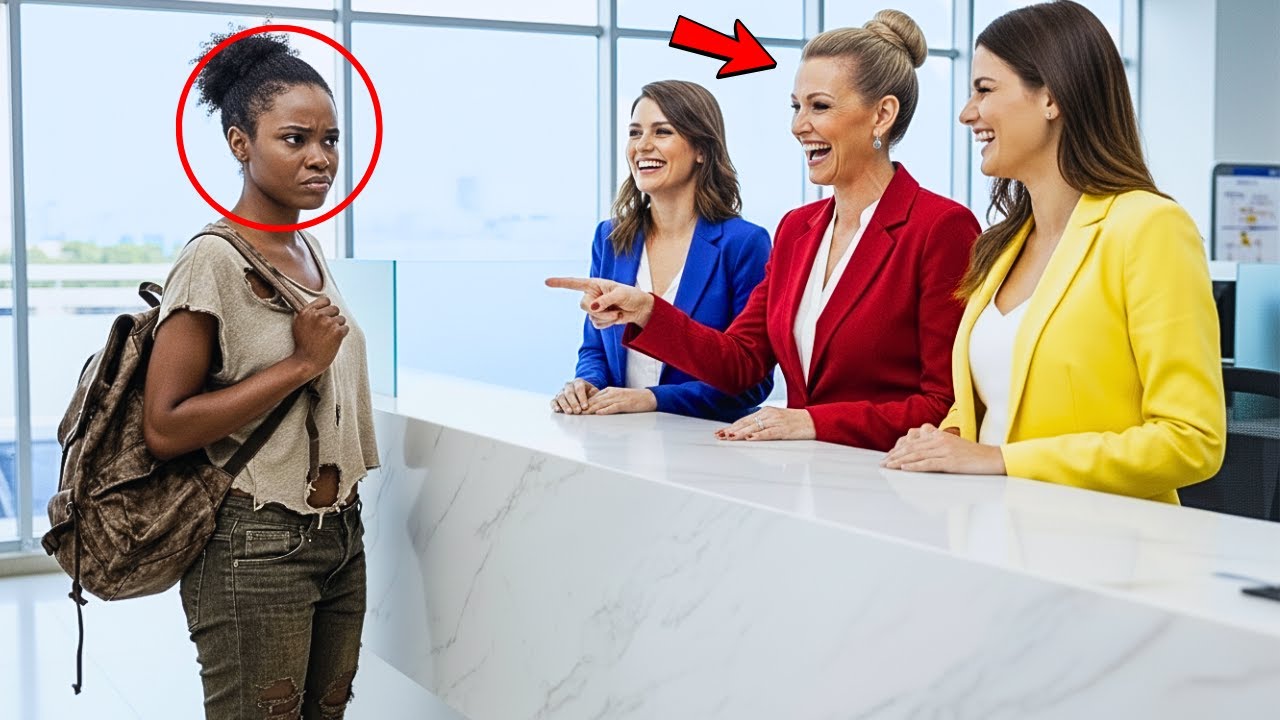A GAROTA SEM-TETO ENTROU NO BANCO E TODOS RIRAM… SEM IMAGINAR O SALDO DELA!
