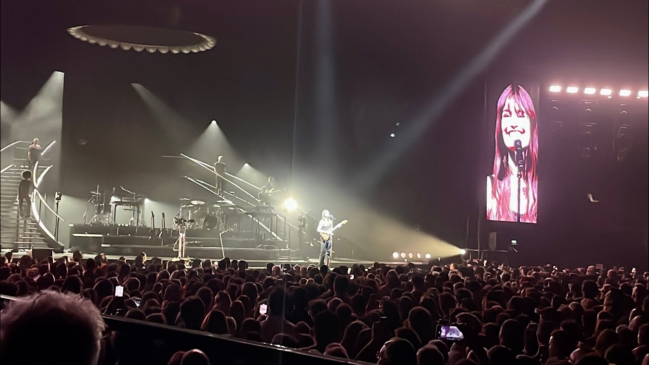 Clara Luciani - Bravo tu as gagné Live Paris Accor Arena 06.03.25