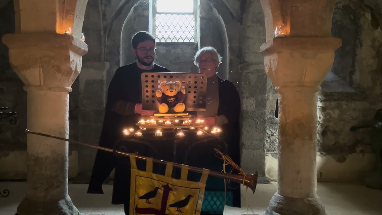 Ursulorum parvulorum convivium (Teddy Bears Picnic) in the crypt of St-Peter-in-the-East