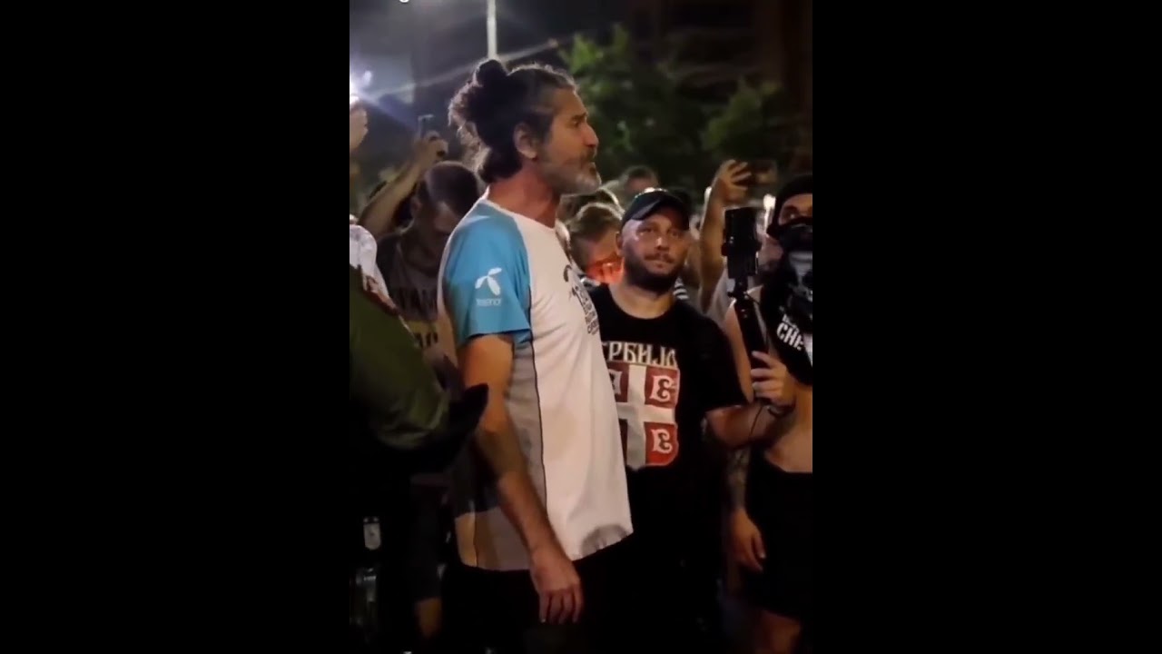 Gagi Jovanović ispred kordona policije #beograd #studenti #srbija #policija