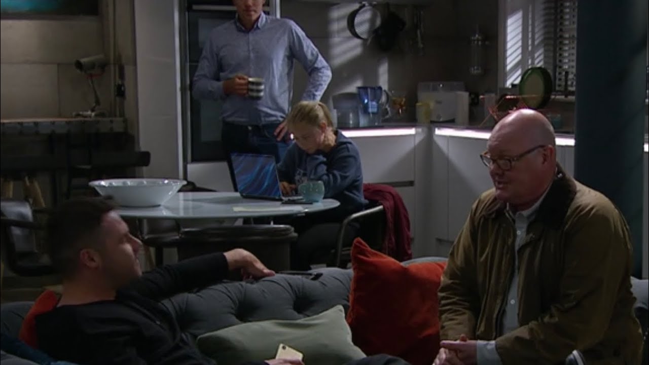 Roblivion - Family Fun In The Mill & Liv Confesses About Lachlan!