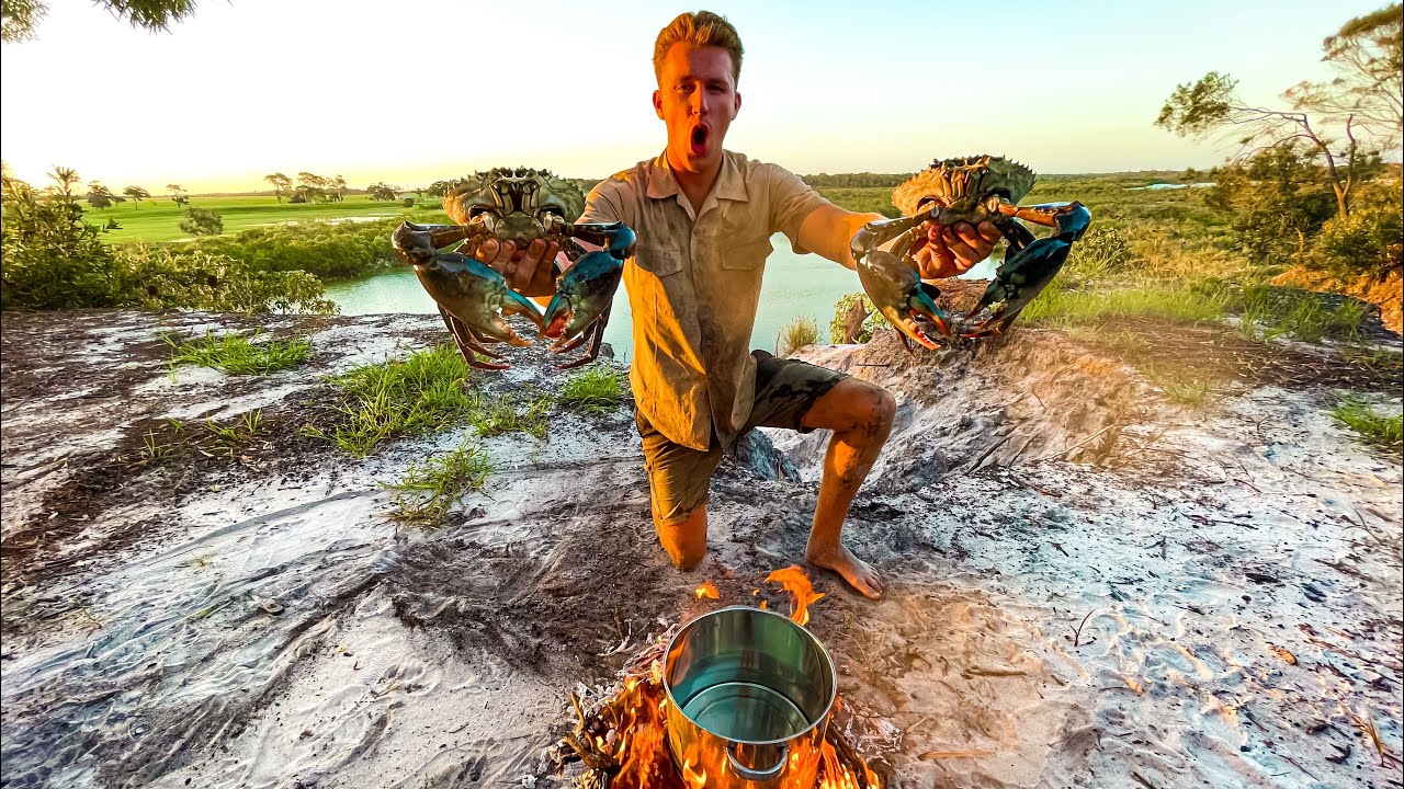 Catching GIANT mud crabs by hand