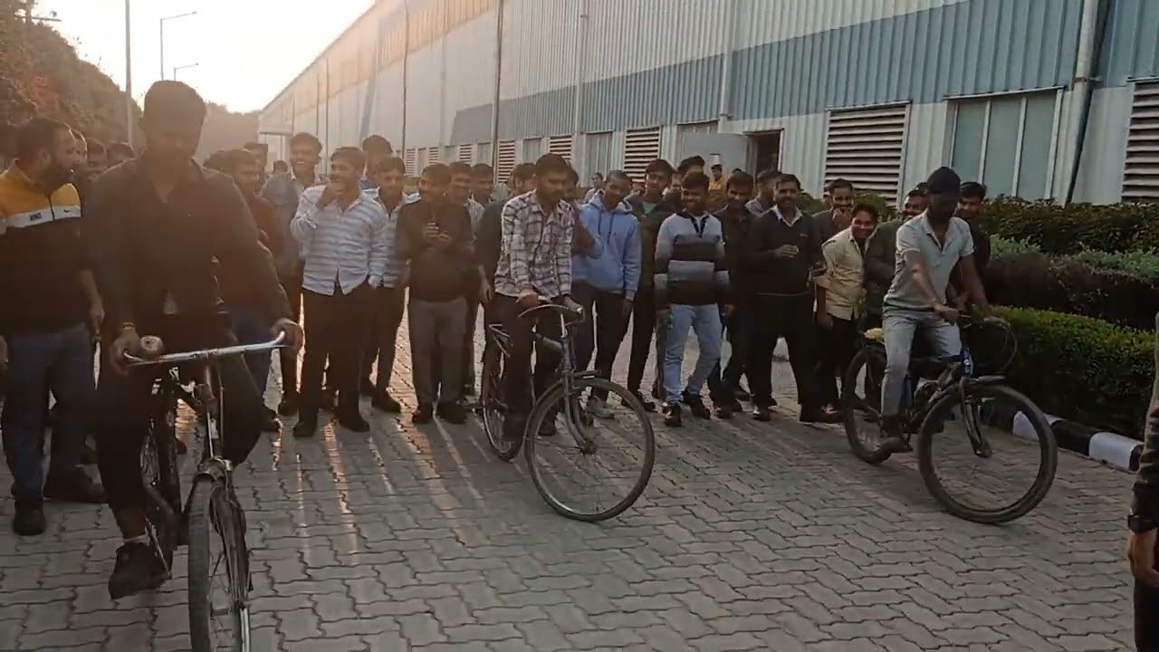 Slow Cycle Race