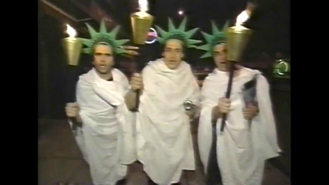 Divididos en Nueva York, Nota MTV por Javier Andrade.