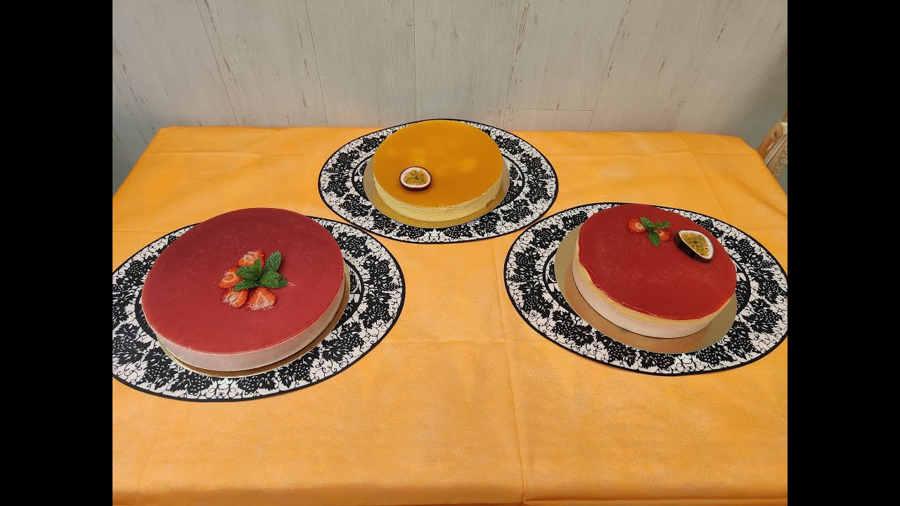 Trois bavarois   2 saveurs (fraise/passion).  Facile à réaliser et ça a de l'allure...