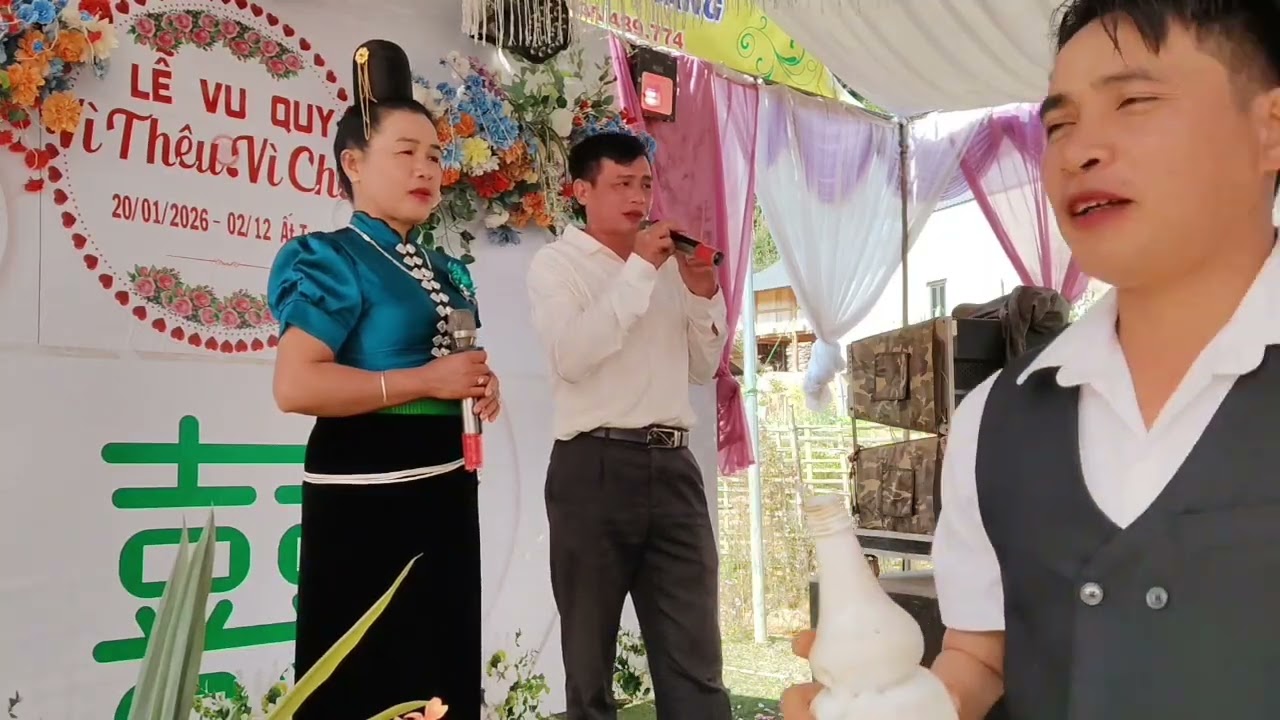 Khắp tỏn pạư sống khười tại đám cưới vì thêu sánh đôi với vì chaư 