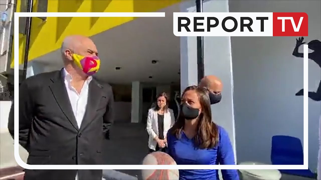 Report TV - Rama sfidon mësuesen/ Bën kosh tek shkolla e re 'Shaqe Mazreku' në Durrës