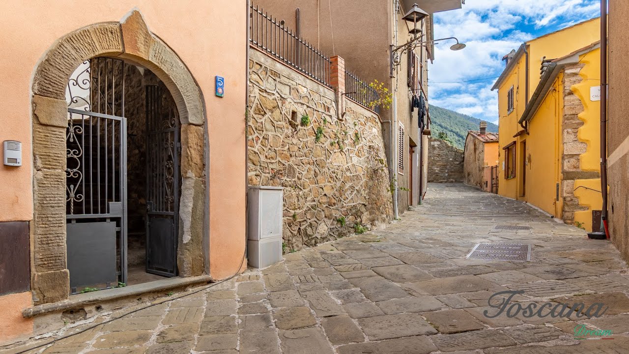 Scarlino, appartamento con terazza vista mare nel centro storico
