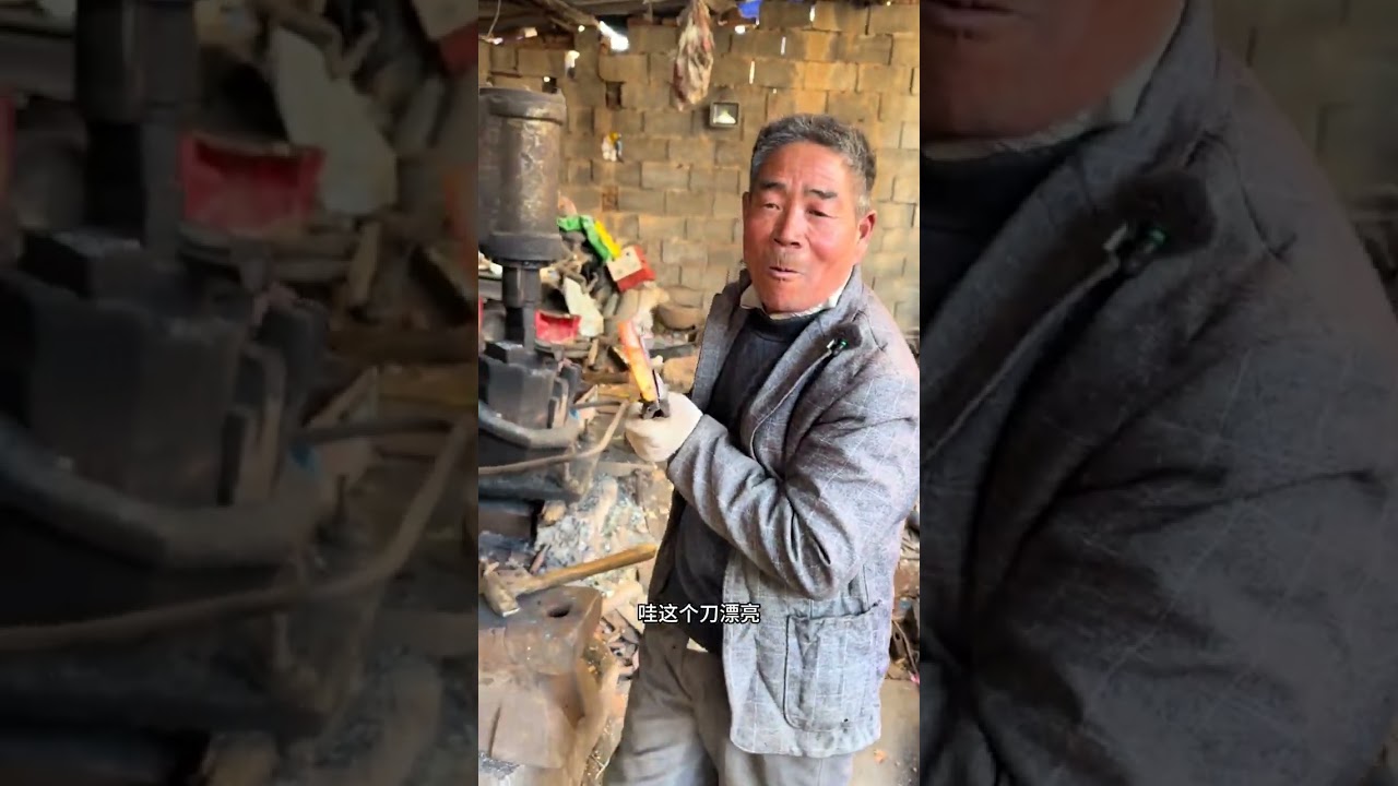 A rural blacksmith craftsman passed down from generation to generation made a bone-choppin