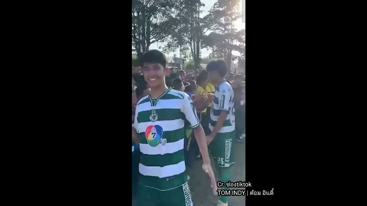 หลังจบเกมส์ที่สนามรร. โกตาบารู จังหวัดยะลา | เดินทักทายFC รอบสนาม