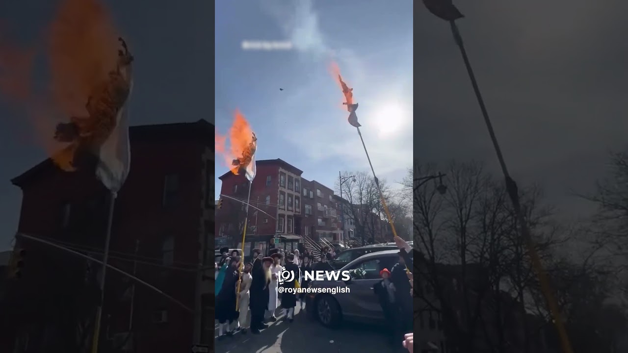 Jews burn flag of &lsquo;Israel&rsquo;