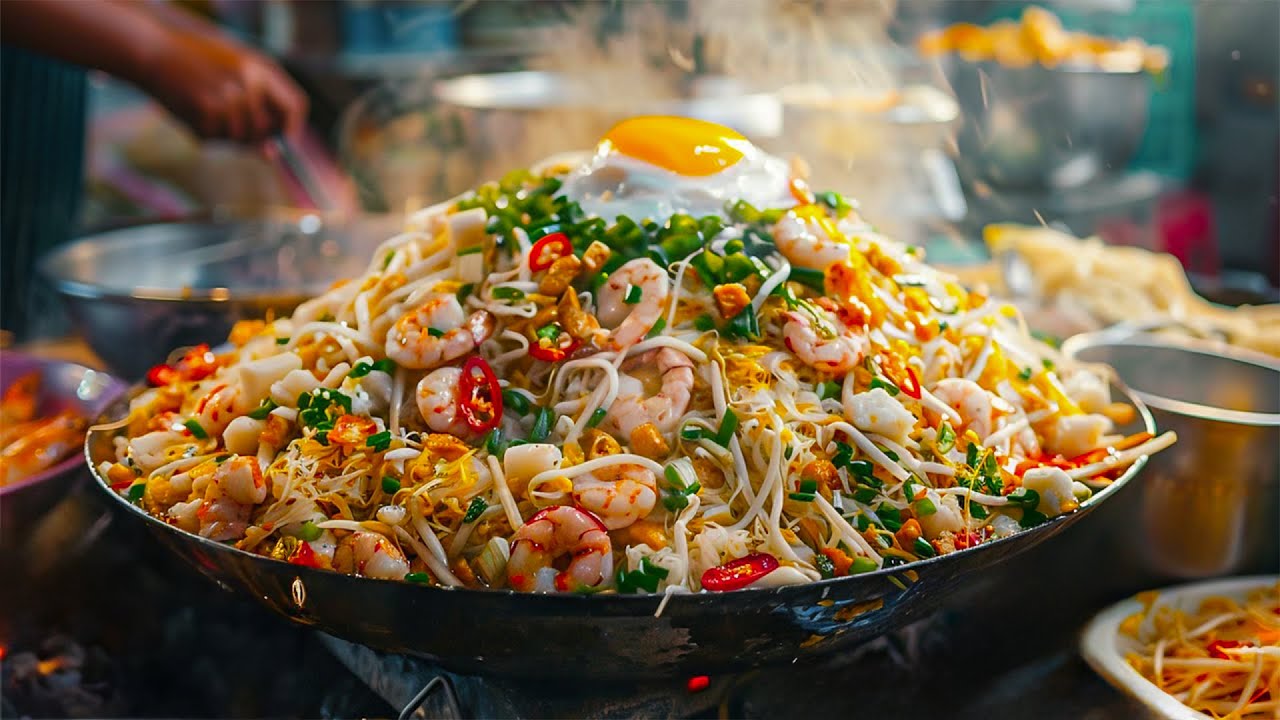 САМЫЕ шумные уличные продуктовые лавки во Вьетнаме: изобилие деликатесов и яркая атмосфера!
