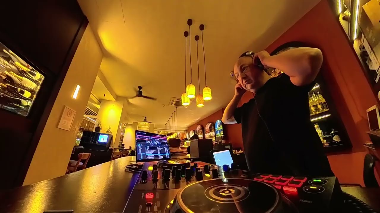 Kitchen & Cocktail Bar in Suadiye Istanbul📍Dance House Mix by Ata Emre 2026.01.02
