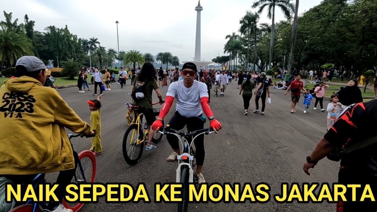 NAIK SEPEDA KE MONAS JAKARTA