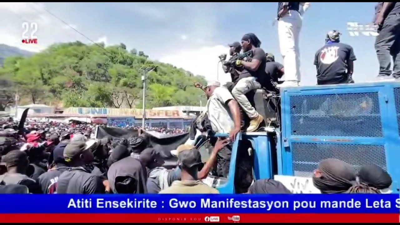 Chèf Brigad kanapevè a Samuel vle rive devan Vila Dakèy pandan jounen mobilizasyon 2 Avril 2025 lan.