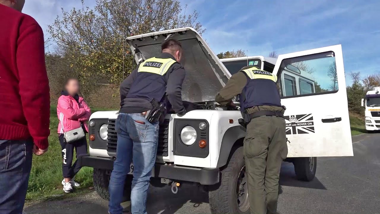 Auf der Jagd nach Dieben und Schmugglern mit der Verkehrspolizei Weiden