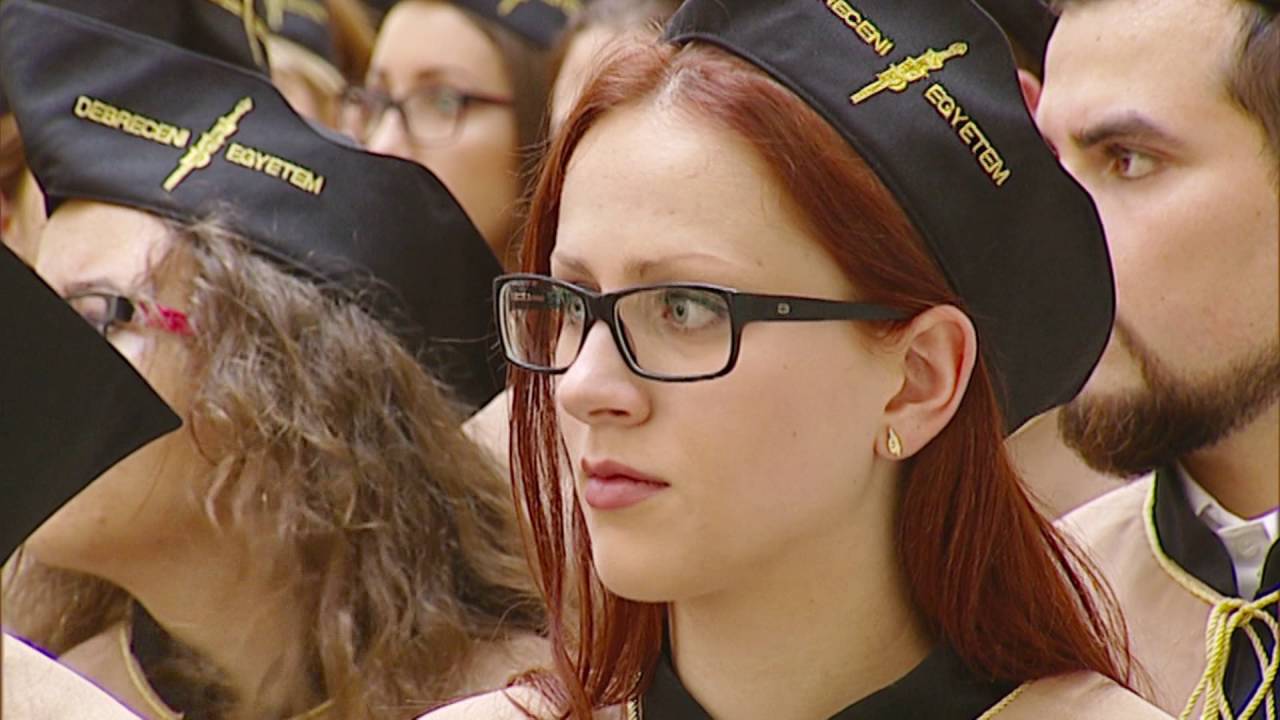 Debreceni Egyetem Bölcsészettudományi Karának június 25-i diplomaosztó ünnepsége 13 óra