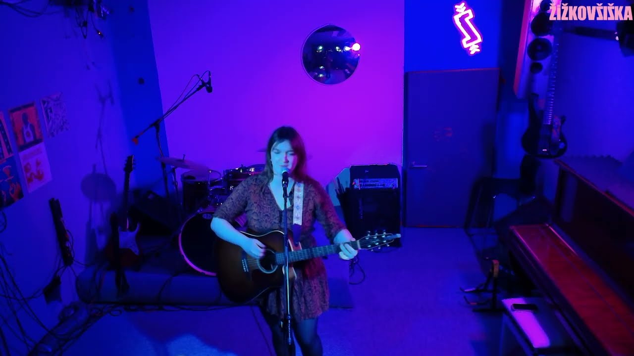 Anička-Křivky (Live from ŽižkovŠiška)