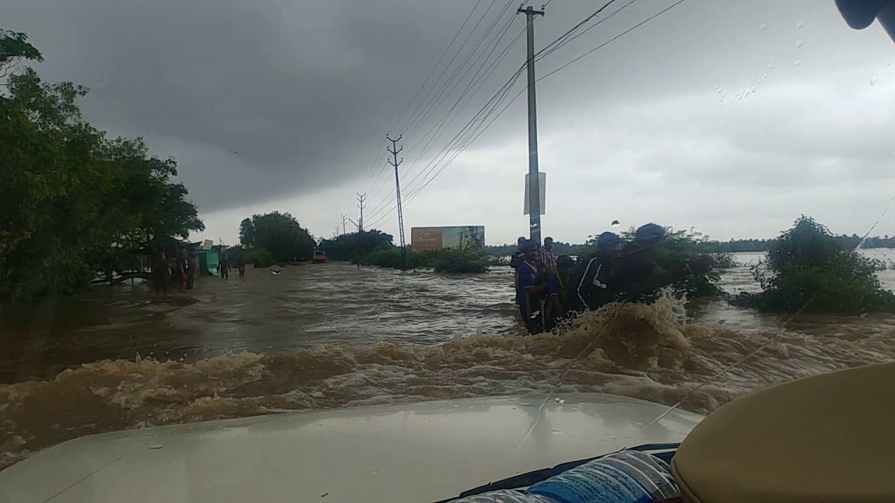 Kerala Flood 2018 Cherai to N Paravur in Bolero