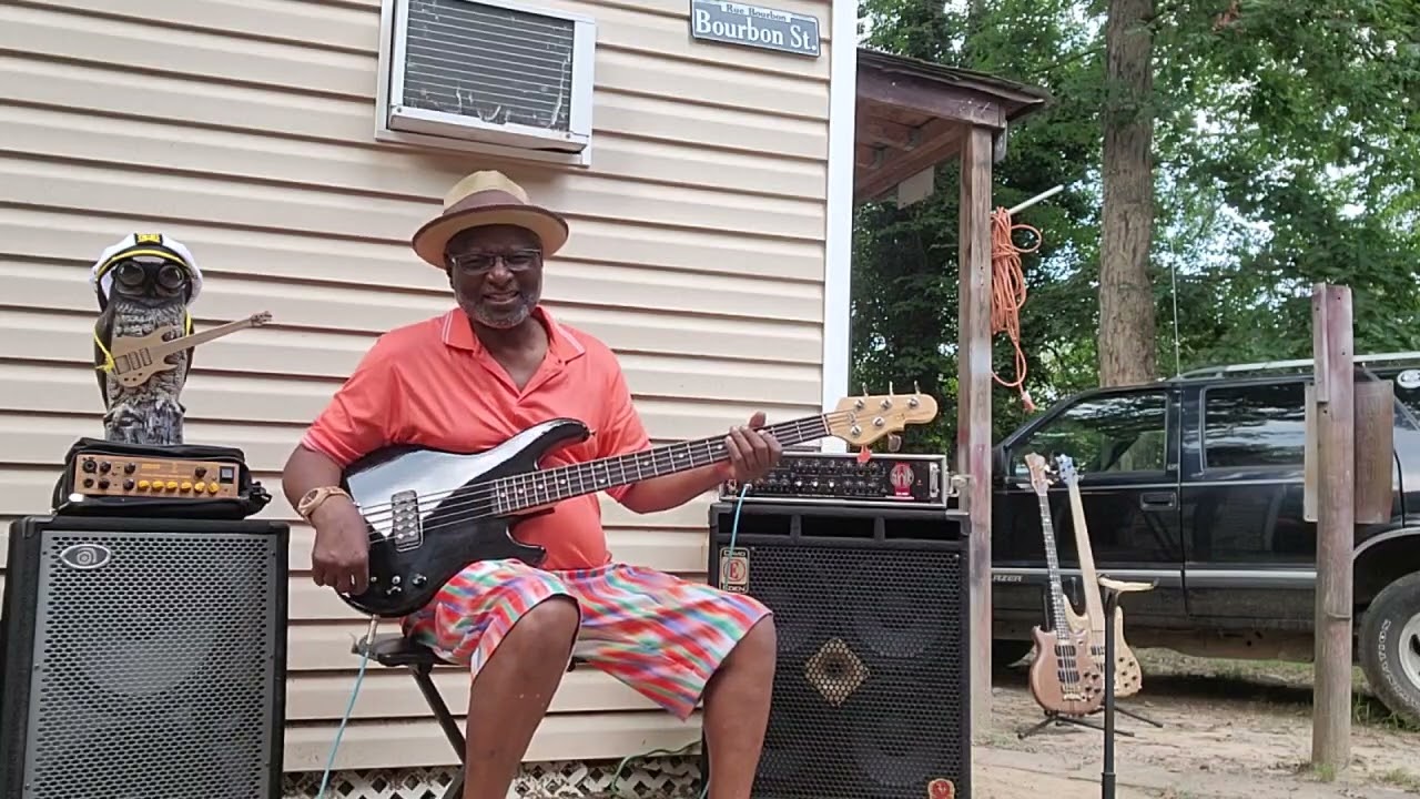 the unmistakable G&L 1500 with tone monster