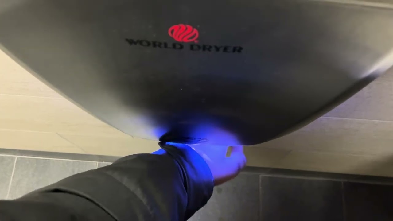 World Dryer VERDEdri V2 (1/2) @ Lowe's Home Improvement, Paramus, NJ