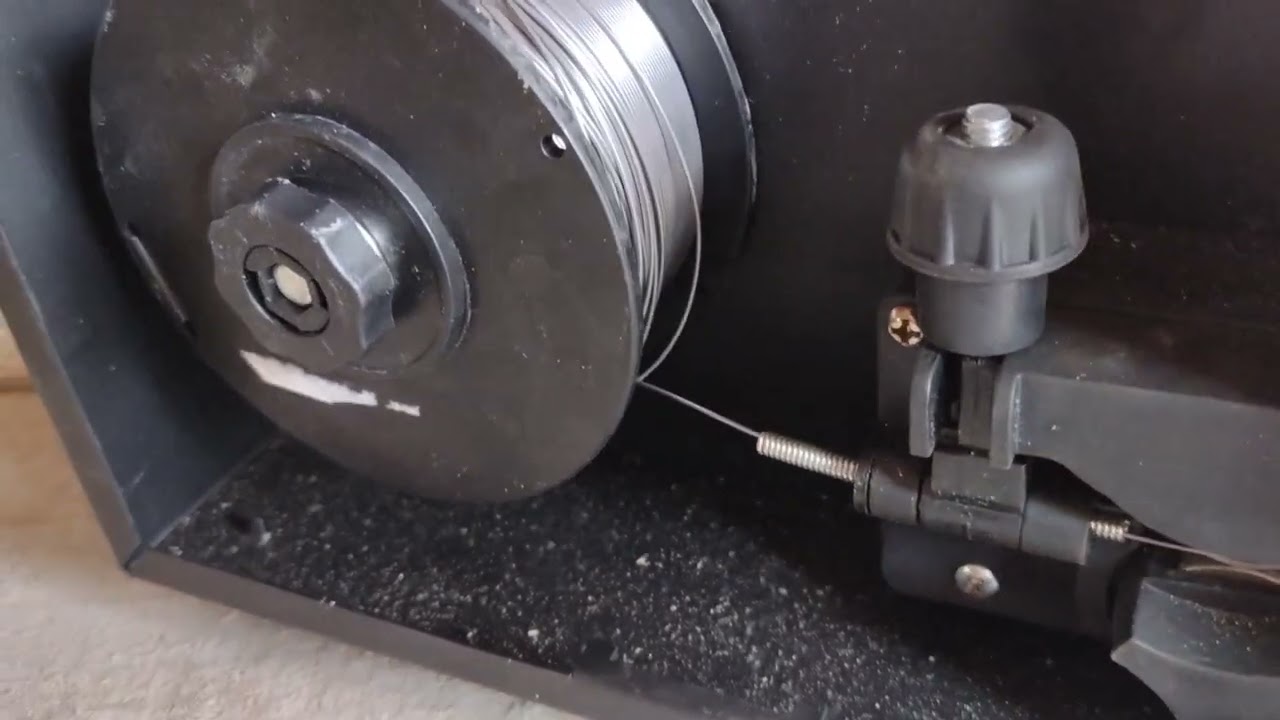 Como colocar o rolo de arame na máquina de solda MIG Fort G?