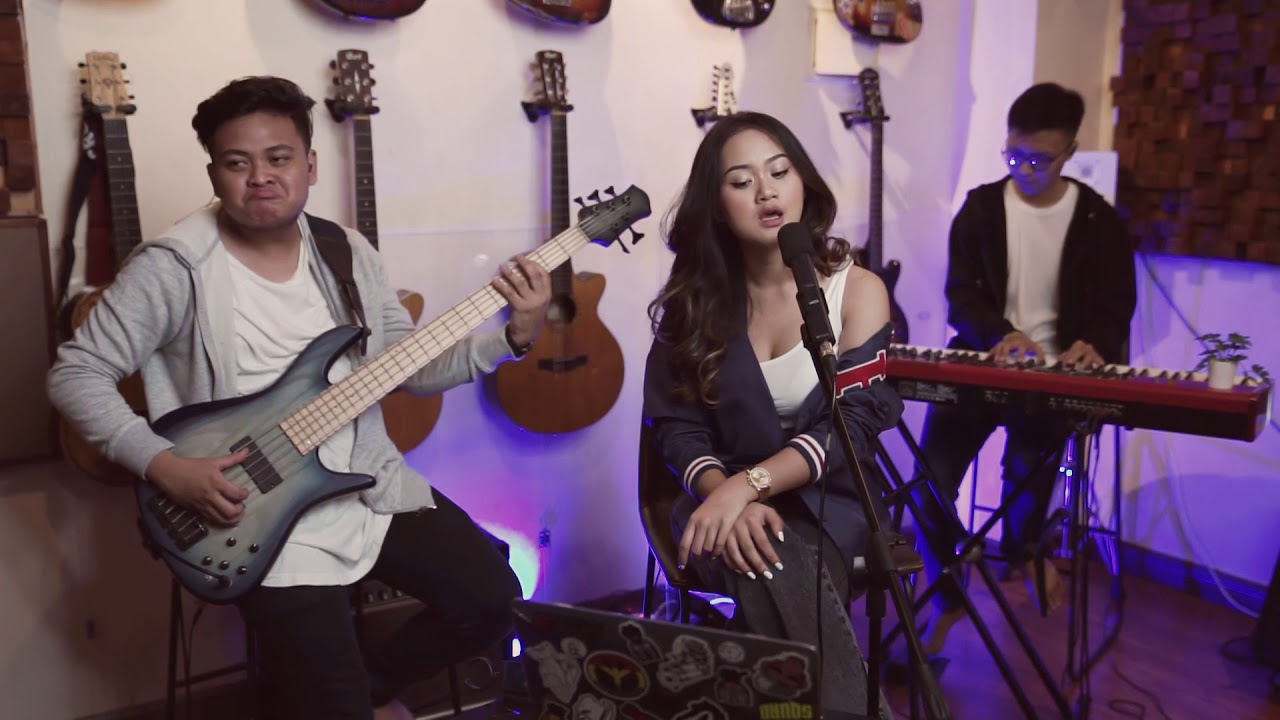 Slow Down - Mac Ayres (Live Session Cover) #BEFORESUNDAY x Zalfa Zaachira | Eps. 7