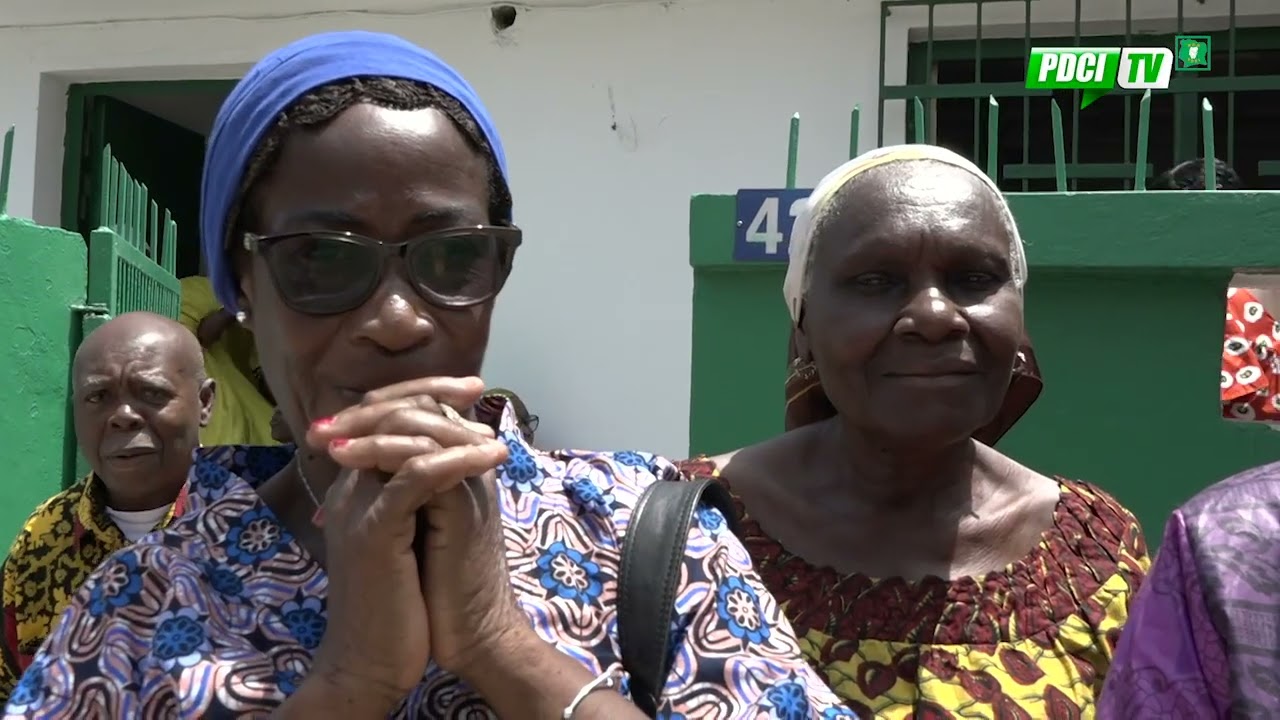 LA VICE-PRÉSIDENTE DU PDCI-RDA NANA FADIKA OFFRE DES KITS ALIMENTAIRE