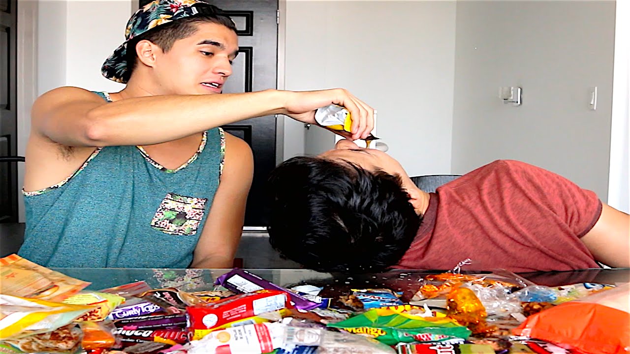 EATING FILIPINO SNACKS!! ft ALEX WASSABI