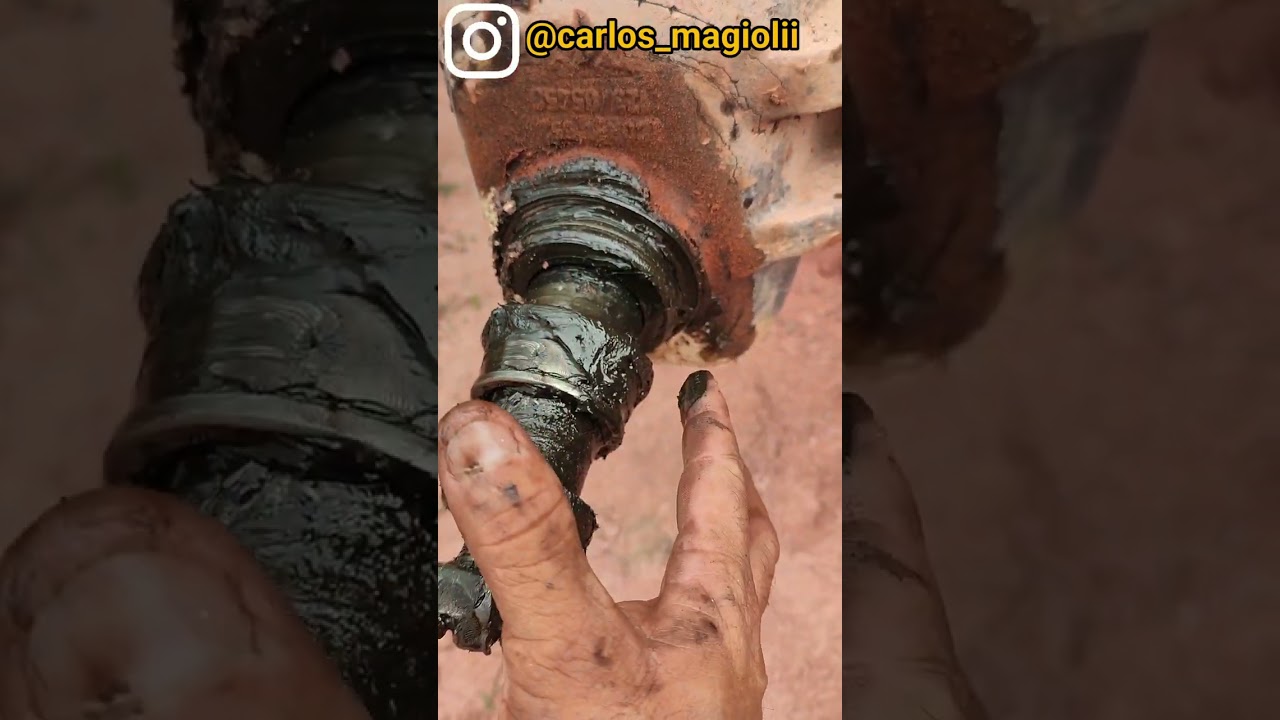 Rolamento do cubo dianteiro da retro escavadeira jcb 3c quebrou. #cubo #rolamento #jcb #shorts #kwai