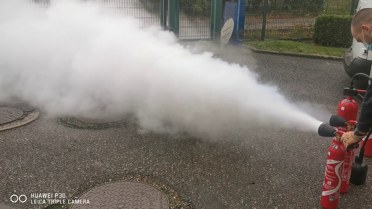 Strasbourg : Vider extincteurs. Emptyfire #extinguishers2 #Strasbourg France