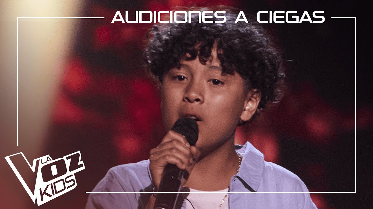 Alejandro Mart&iacute;nez canta 