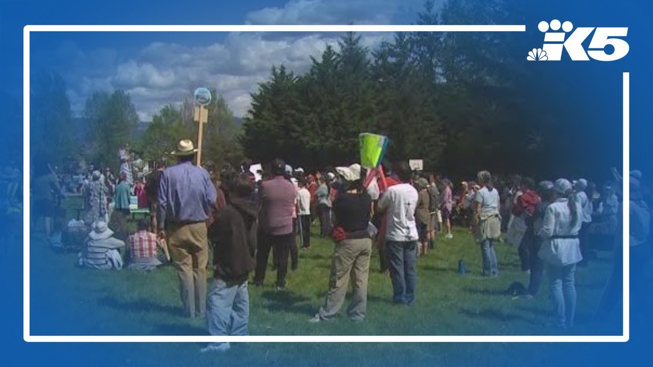 Жители Снокуолми проводят митинг против предлагаемого компанией Jupiter Power хранилища энергии н...