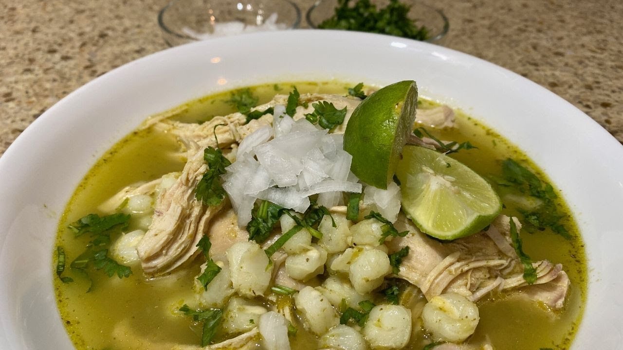 HOW TO MAKE CHICKEN POZOLE VERDE