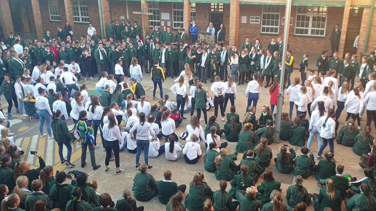 Hoërskool Brandwag Bietjie Revue geesvang! Maandag begin ons vertonings